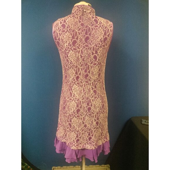 Purple Lace Cheongsam-Inspired Dress With High Collar & Keyhole Detail - Picture 3 of 7